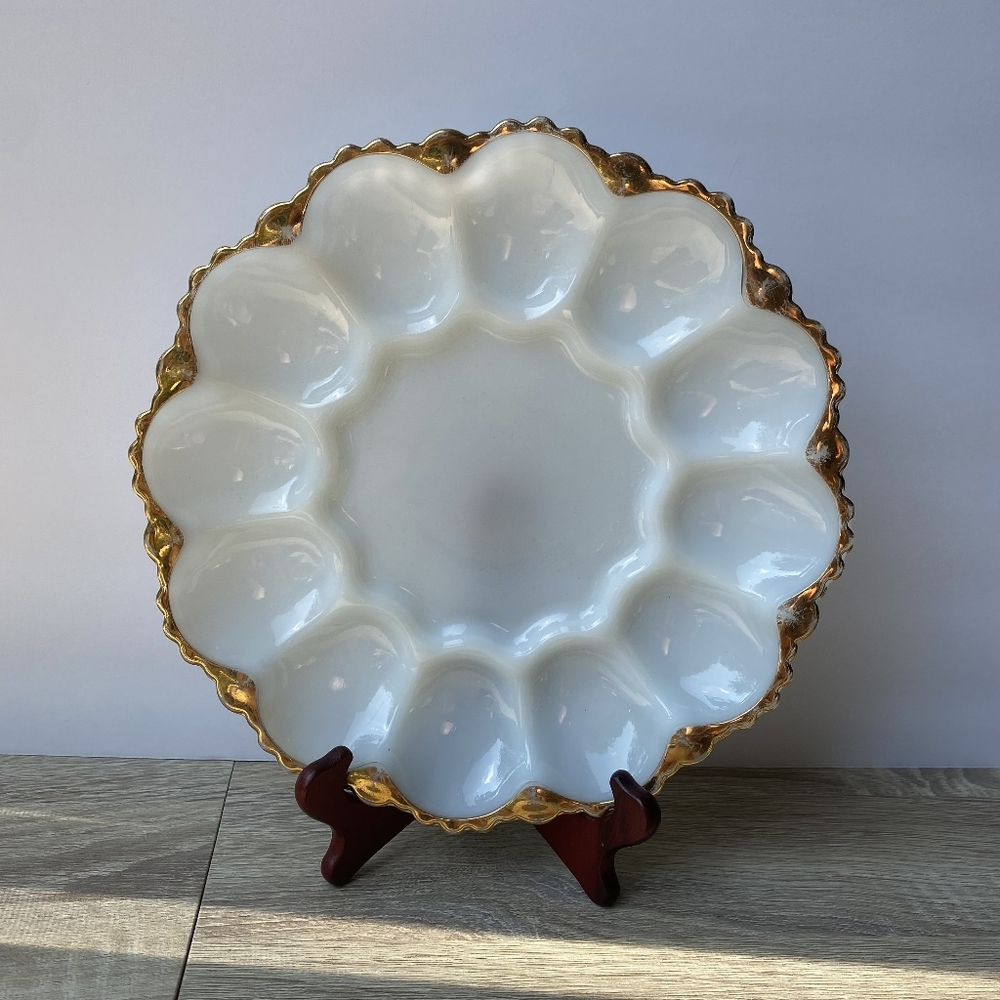 Vtg. Anchor Hocking Milk Glass Gold Scalloped Rim Deviled Egg Dish 10"- 12 Egg